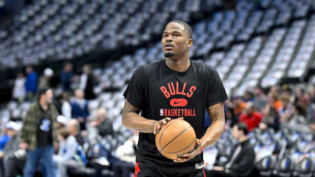 Chicago Bulls forward Javonte Green (24) warms up before the game against the Dallas Mavericks at the American Airlines Center.